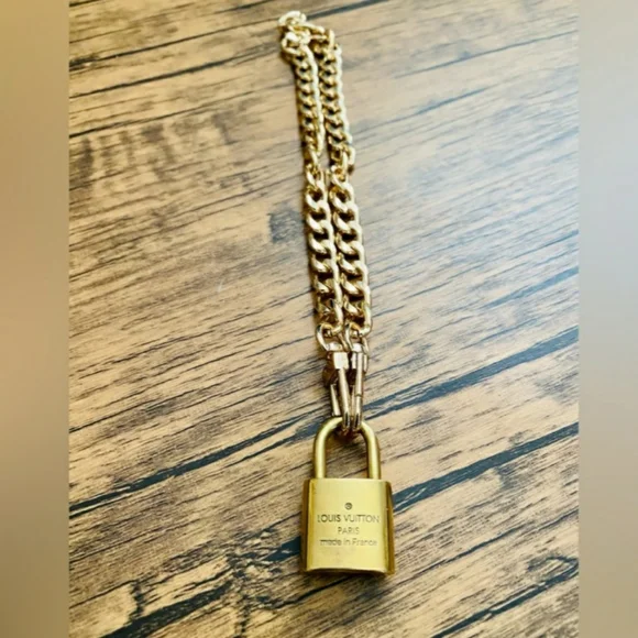 ❤EUC Louis Vuitton Lock with 16" Chain (No Key) - Picture 3 of 3